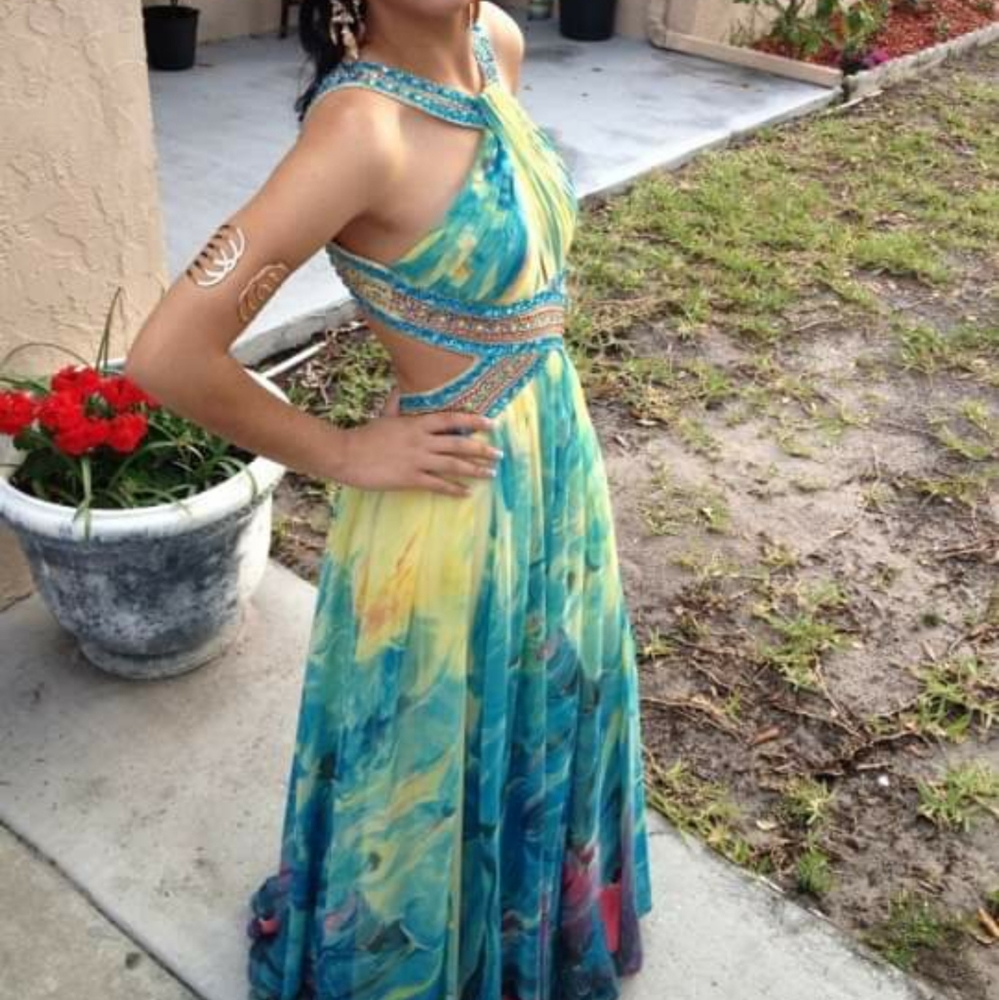 Camille La Vie Multicolor Long Formal Gown Size 2-4